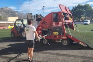 Ya se está sustituyendo el césped artificial del campo municipal de fútbol de Callosa d’en Sarrià