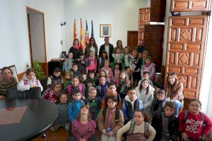 Alumnes de primària del CEIP Carmelo Ripoll visiten l’Ajuntament d’Ontinyent