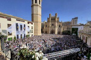 5.000 albinegres abarroten la plaça Major per a fer costat al CD Castelló