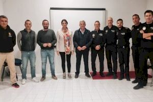 La Policía Local de Pilar de la Horadada recibe clases de formación en materia de defensa personal y detención