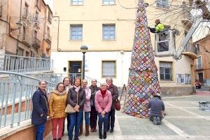 Dos arbres de Nadal gegants i 142 arcs de bombetes led  il·luminen les festes a Xixona
