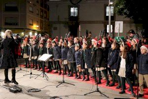 El Ayuntamiento de Sagunto ha iniciado el encendido de las luces de Navidad