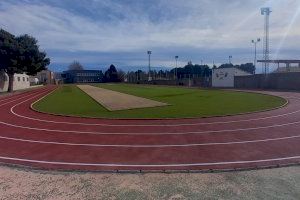 La pista de atletismo de Utiel estrena nuevo pavimento