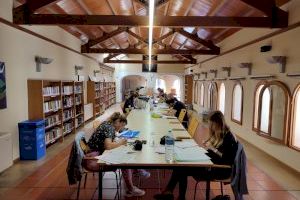 La Biblioteca Central de Gandia amplia el seu horari