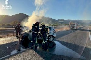 Un vehículo se incendia en plena carretera entre Nules y La Vilavella
