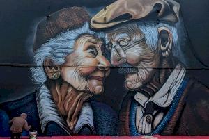 El homenaje al amor antiguo: la tierna imagen de un matrimonio jubilado que puedes encontrar en este pueblo de Valencia