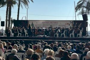 Cientos de alicantinos disfrutan del Concierto de Navidad de la Orquesta de Jóvenes