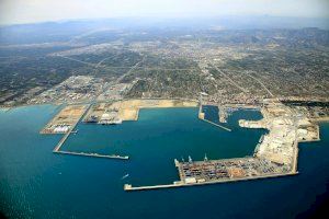 Un nova naviliera vol atracar en el port de Castelló