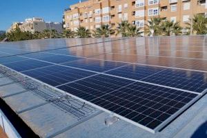 Burriana ahorarrá 80.000 euros al año en luz con las placas solares de la piscina