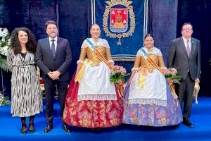 La FAFBA proclama como Reinas a Macarena Fernández y Daniela López al compás del estreno del pasodoble ‘Estem en festes’