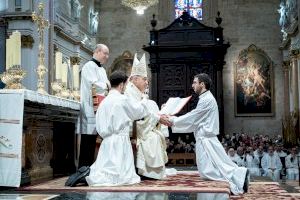 El Arzobispo preside la ordenación diaconal de un seminarista y un religioso y de tres laicos como diáconos permanentes