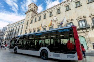 Alicante amplía a enero de 2025 el descuento del 50% de los bonos del bus y a junio la gratuidad del joven