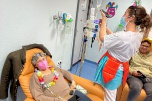 El hospital de día de Oncología de Sant Joan d’Alacant celebra el carnaval con sus pacientes