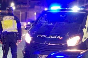 Un ladrón arrastra medio kilómetro a un hombre en el capó de su coche en Alicante