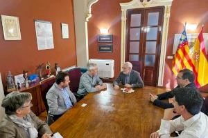 El alcalde se reúne con el nuevo equipo gestor de la Piscina Cubierta Municipal de Alboraya