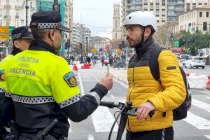 Hasta 800 multas en Valencia durante los primeros días de la campaña de control de bicicletas y vehículos de movilidad