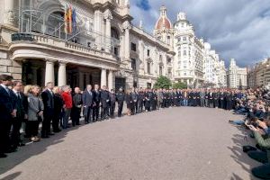 València guarda un minut de silenci en senyal de duel per les víctimes de l'incendi de Campanar