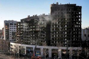 Un cortocircuito del toldo de un apartamento, la posible causa del incendio de Valencia