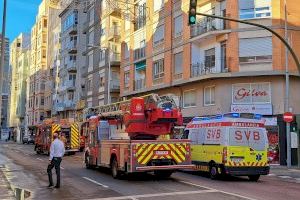 Evacuades 14 persones d'un edifici de Castelló per un incendi en el segon pis