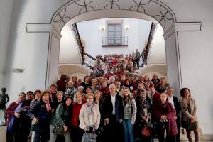 Asociaciones de mujeres de Utiel y pedanías visitan los Palacios de la Generalitat y de la Diputación con motivo de la celebración del 8M