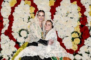 Més de 3.000 castellonencs veneren amb flors i molta devoció a la Mare de Déu del Lledó