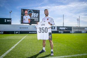 José Luis Gayà alcanza los 350 partidos oficiales con el Valencia CF