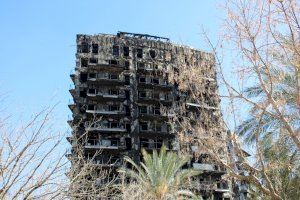 La Generalitat creará un mapa de edificios con fachadas a revisar tras el incendio de Campanar