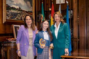 La Alcaldesa recibe a la 7 veces campeona nacional de baile deportivo, Natalia Simó Velando