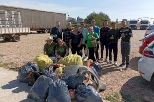 El Ajuntament de Vinaròs colabora en una jornada de recogida de residuos en el río Cervol