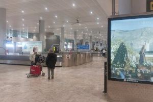 Turisme promociona per primera vegada la Setmana Santa de Crevillent en l’Aeroport Alacant-Elx amb la col·locació de dos mupis