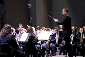 La S.M. La Nova de Benidorm logra un gran éxito con su concierto ‘Fantasía Musical Disneyland’ en el auditorio Centro Cultural