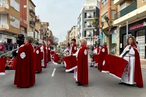 Gran participación de vecinos y visitantes en la celebración del Domingo de Ramos en Benicàssim