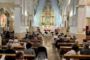 Alto seguimiento al concierto de Pascua de la Orquestra Batiste Mut de El Campello en el interior de la Iglesia