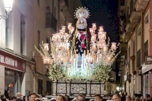 Santa Cruz y La Marinera desatan la pasión multitudinaria en Alicante durante el Miércoles Santo