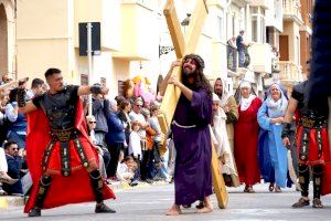 La Semana Santa de Benetússer celebra su 75 aniversario con un multitudinario Viernes Santo