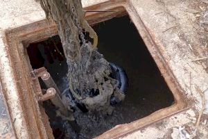 Indignes imatges en una urbanització del Campello: centenars de tovalloletes embossen les bombes de depuració d'aigües