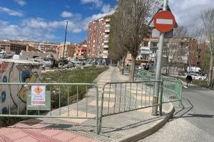 El Ayuntamiento de Villena mejora el acerado de la calle Clara Campoamor de acceso al colegio Ruperto Chapí