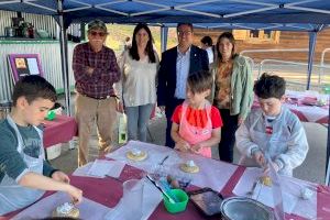 Éxito de participación con cerca de 150 niños en los talleres de monas de Pascua que promueve la concejalía de Barrios