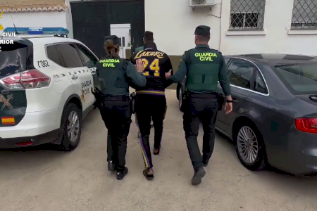 La Guardia Civil detiene a dos personas e investiga a una tercera por los delitos de sustracción de vehículo y falsedad documental