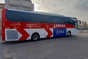 Paterna apuesta por el fomento del empleo entre la ciudadanía con la visita del autobús LABORA