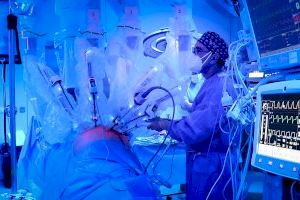 La Fe realiza la primera extracción de riñón de donante vivo mediante cirugía robótica para trasplante renal
