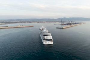 Arriba a Castelló el primer creuer de luxe de 2024 per a recórrer els principals recursos turístics de la província