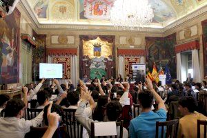 La Diputació de Castelló acosta la realitat de la UE a joves estudiants amb una simulació del funcionament del Parlament Europeu