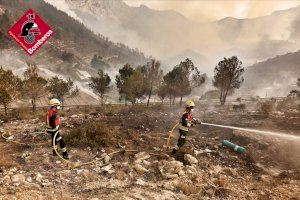 Sigue avanzando el incendio de Tàrbena y se suspenden las quemas agrícolas en la Comunitat Valenciana
