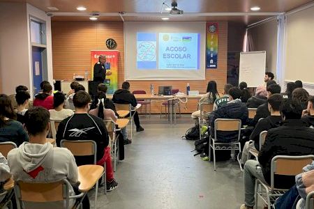 La Policía Local de Alcalà-Alcossebre realiza charlas para prevenir el acoso escolar