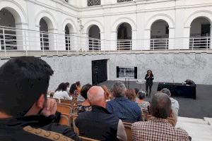Compromís celebra en Burriana la primera charla sobre memoria histórica en la Casa de Cultura después de la retirada de la placa