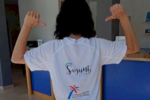 El departament de Turisme obsequia amb samarretes tècniques de Sagunt a esportistes locals
