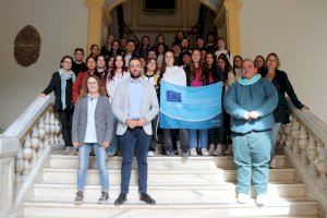 L'Ajuntament de Sagunt rep l'alumnat de dos centres escolars de República Txeca i Estònia