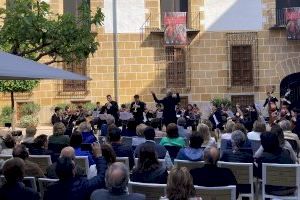 La Orquesta Sinfónica Primitiva de Llíria y solistas de ESMAR llenan el Museo de la Seda
