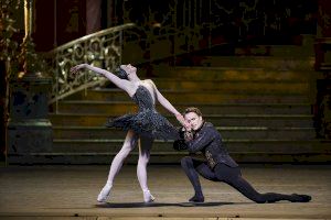 Vila-real acoge en la provincia el clásico ballet "El lago de los cisnes", en directo desde Londres